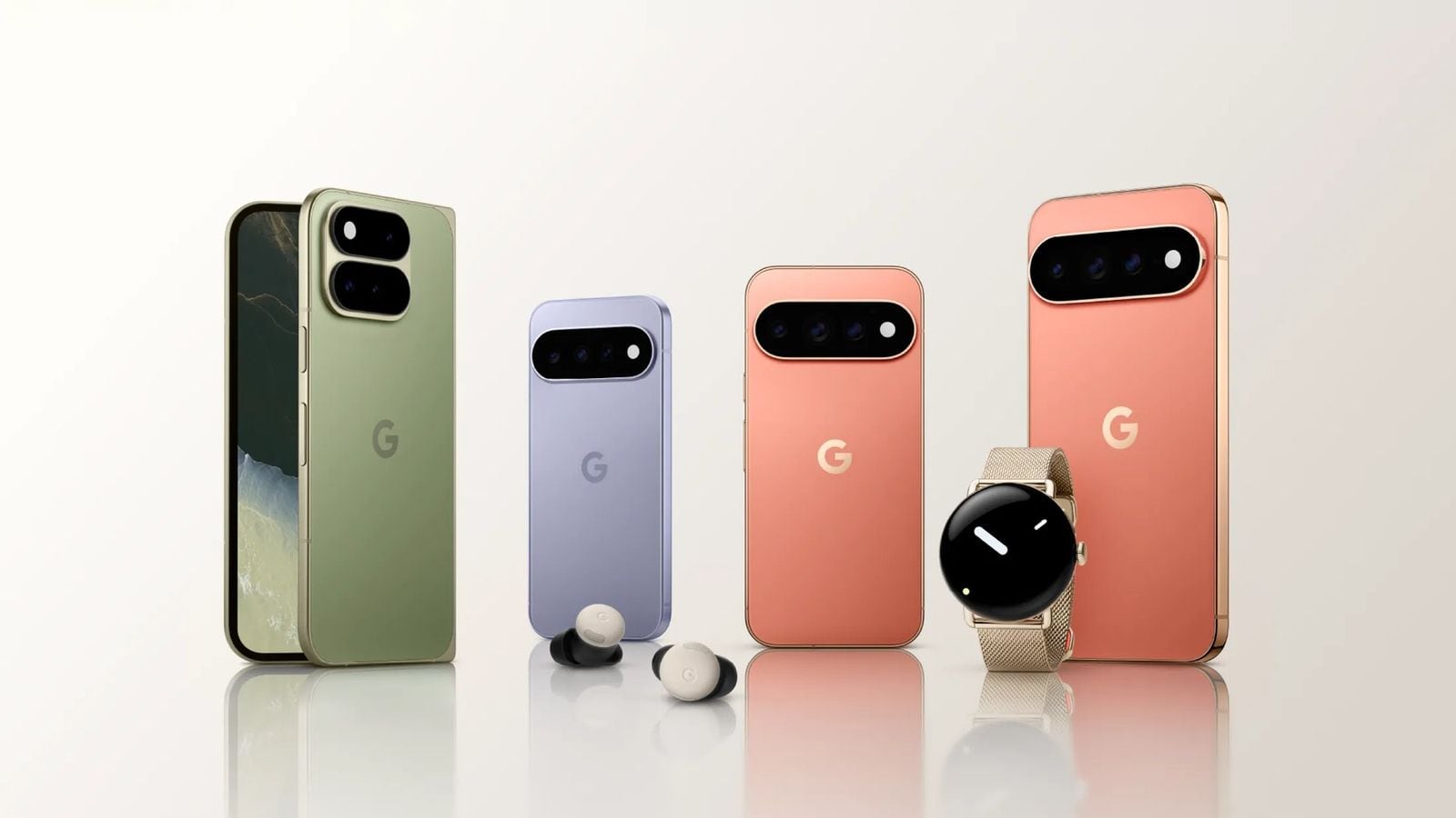 Rad zariadení Google Pixel (skladací a klasické telefóny), slúchadlá Pixel Buds a hodinky Pixel Watch na svetlom pozadí