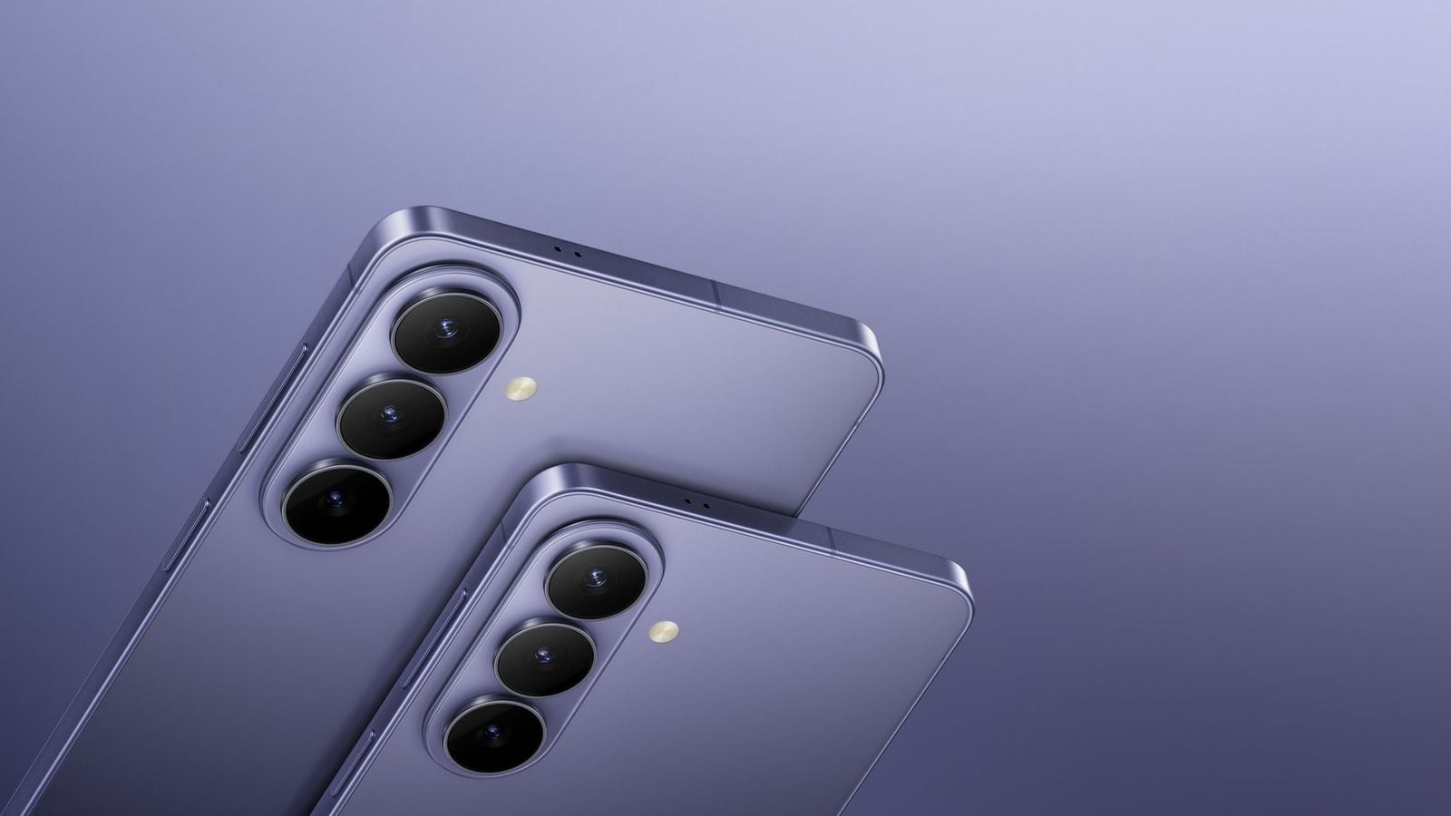 Dva telefóny Samsung Galaxy (rad S24) zozadu, trojitý fotoaparát, fialová farba